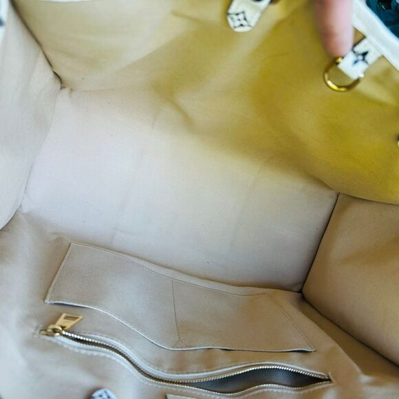 Louis Vuitton Onthego GM Khaki and Beige Bicolor LIMITED EDITION - Picture 13 of 16